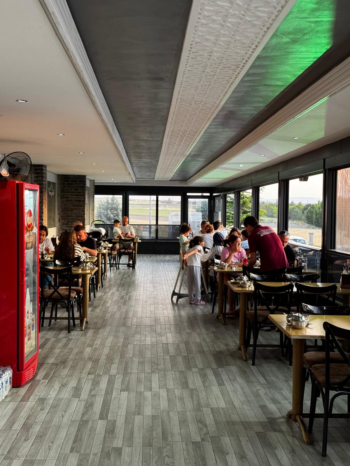 Ayhan Usta aile dostu restoran salonu